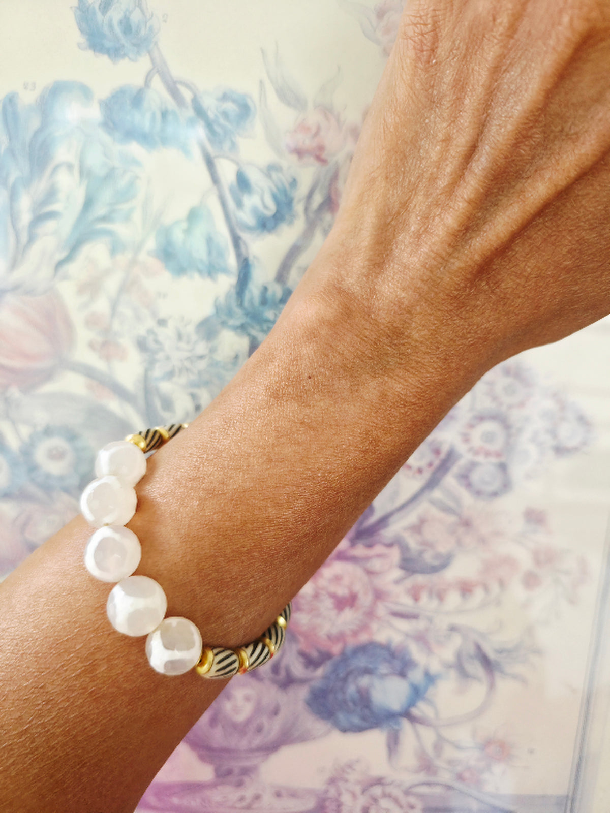Giraffe Agate and Natural Wood Bead Bracelet