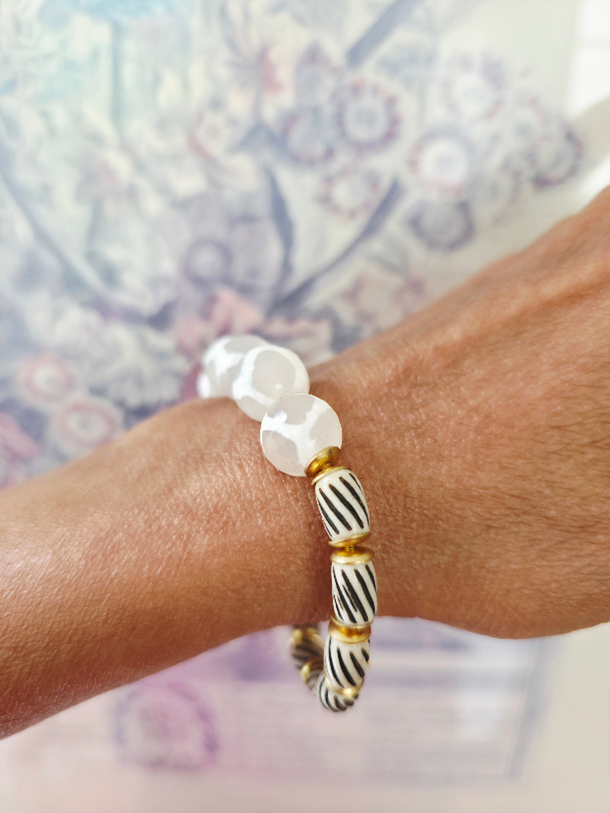 Giraffe Agate and Natural Wood Bead Bracelet